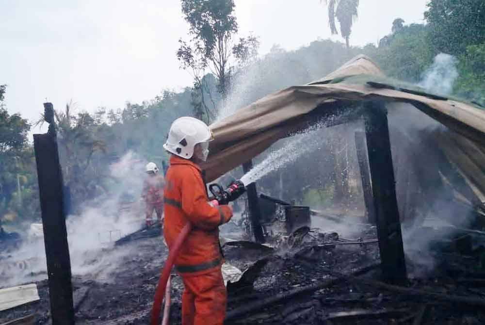 Pasukan bomba berjaya memadamkan kebakaran melibatkan rumah di Kampung Kantas Baru, Ranau.