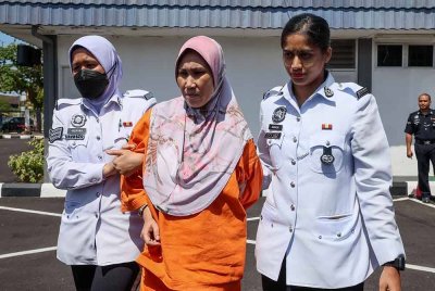 Pemandu wanita yang melanggar empat pelajar Universiti Teknologi Mara (UiTM) Dungun pada Rabu, didakwa atas tiga pertuduhan mengikut Seksyen 302 Kanun Keseksaan di Mahkamah Majistret Dungun pada Selasa.