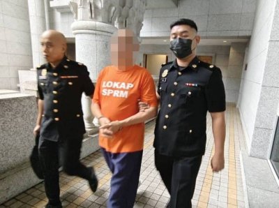 
Bekas eksekutif kanan sebuah syarikat berkaitan petroleum dan gas yang disyaki menerima rasuah RM370,000 direman empat hari sehingga 18 Oktober.
Description