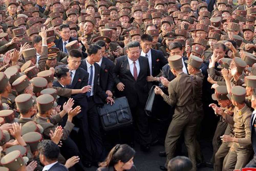 Pemimpin Korea Utara, Kim Jong Un melawat Universiti Pertahanan Nasional di Pyongyang, Korea Utara pada 7 Oktober lalu.- Foto: Reuters
