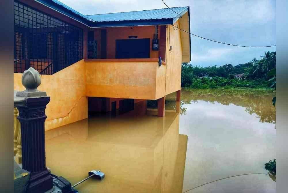 Sesi pembelajaran diteruskan seperti biasa walaupun terjejas akibat dinaiki air. Foto MTI