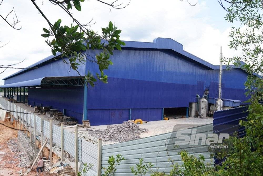 Kilang haram disyaki memproses e-waste di Kawasan Perindustrian Segamat 2. Foto Sinar Harian ROSLI TALIB