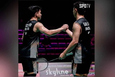 Sze Fei (kanan) dan Nur Izzuddin terpaksa akur tewas kepada pasangan Thailand dalam saingan pusingan pertama Terbuka Denmark di Odense pada Rabu. Foto SPOTV.