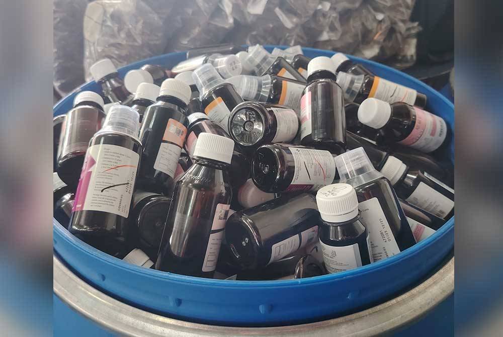 JSJN Selangor turut merampas ubat batuk dipercayai bagi aktiviti penggunaan daun ketum.