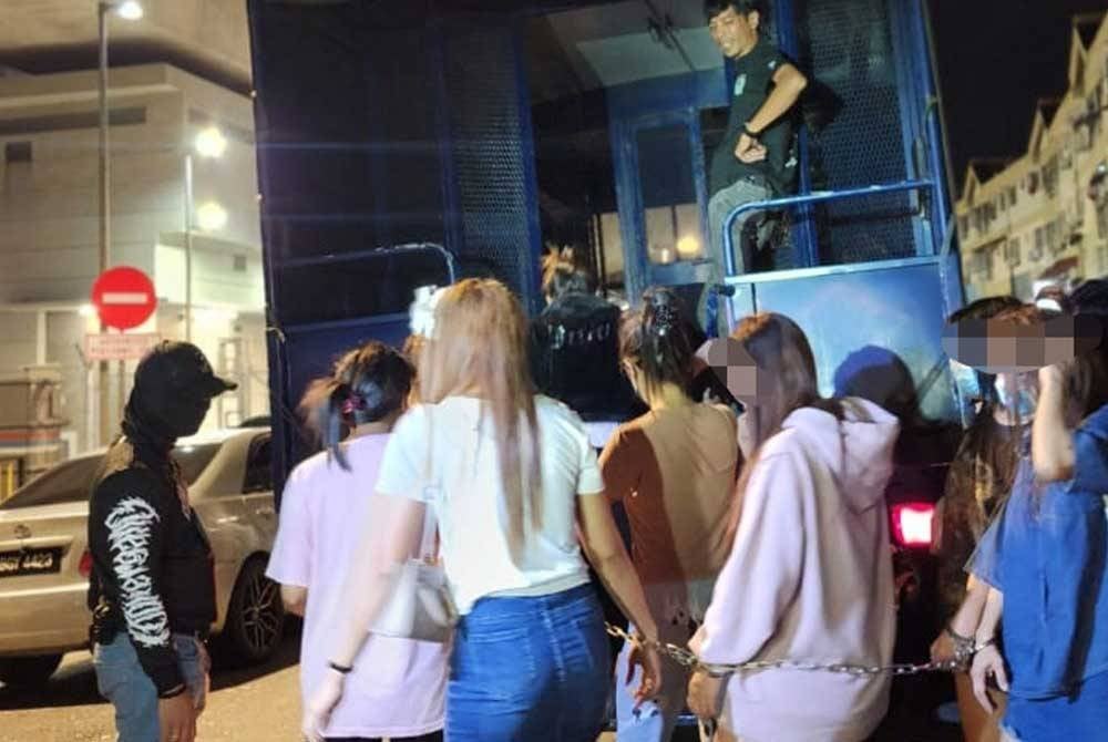 Kesemua tangkapan dibawa ke Pejabat JIM Kuala Lumpur untuk tindakan siasatan.