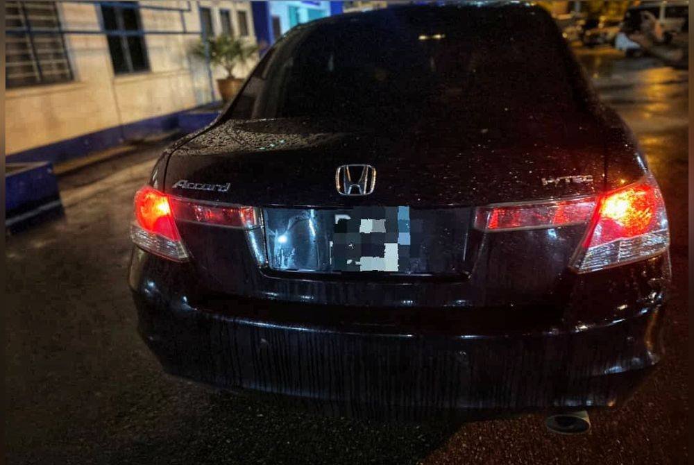 Honda Accord yang ditahan dalam operasi pada Khamis. Foto ihsan PDRM