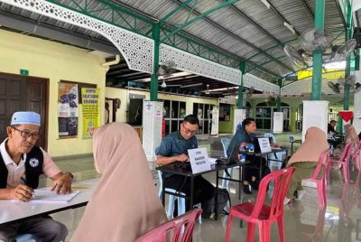 Seramai 25 asnaf baharu dikesan Lembaga Zakat Selangor (LZS) menerusi program jejak asnaf, fakir dan miskin di Kampung Sijangkang di sini.