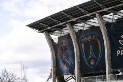 Jutawan Perancis dan pengerusi LVMH, Bernard Arnault bekerjasama dengan syarikat minuman tenaga Red Bull untuk membeli pegangan dalam kelab Ligue 2 Perancis, Paris FC.