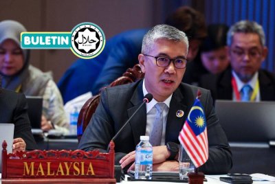 PASARAN halal di Kanada bernilai RM3.1 bilion menawarkan potensi besar kepada pengeluaran Malaysia, terutamanya produk makanan dan minuman. - Tengku Zafrul/Foto BERNAMA