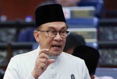 Perdana Menteri, Datuk Seri Anwar Ibrahim, yang juga Menteri Kewangan, membentangkan Rang Undang-Undang Perbekalan (Belanjawan) 2025 di Dewan Rakyat pada Jumaat. Foto Bernama
