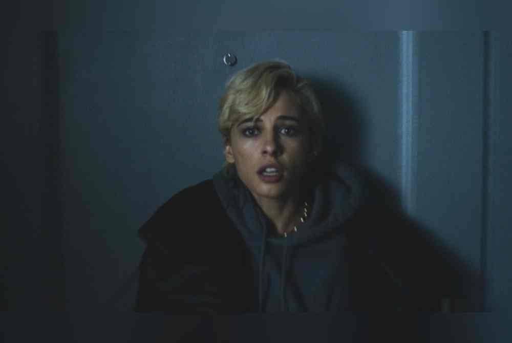 Naomi Scott menjayakan watak utama sebagai Skye Riley.