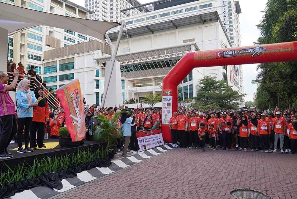 Tengku Permaisuri Norashikin berkenan menyempurnakan acara larian ISR 4.0 pada Sabtu. FOTO SINAR HARIAN-ROSLI TALIB.