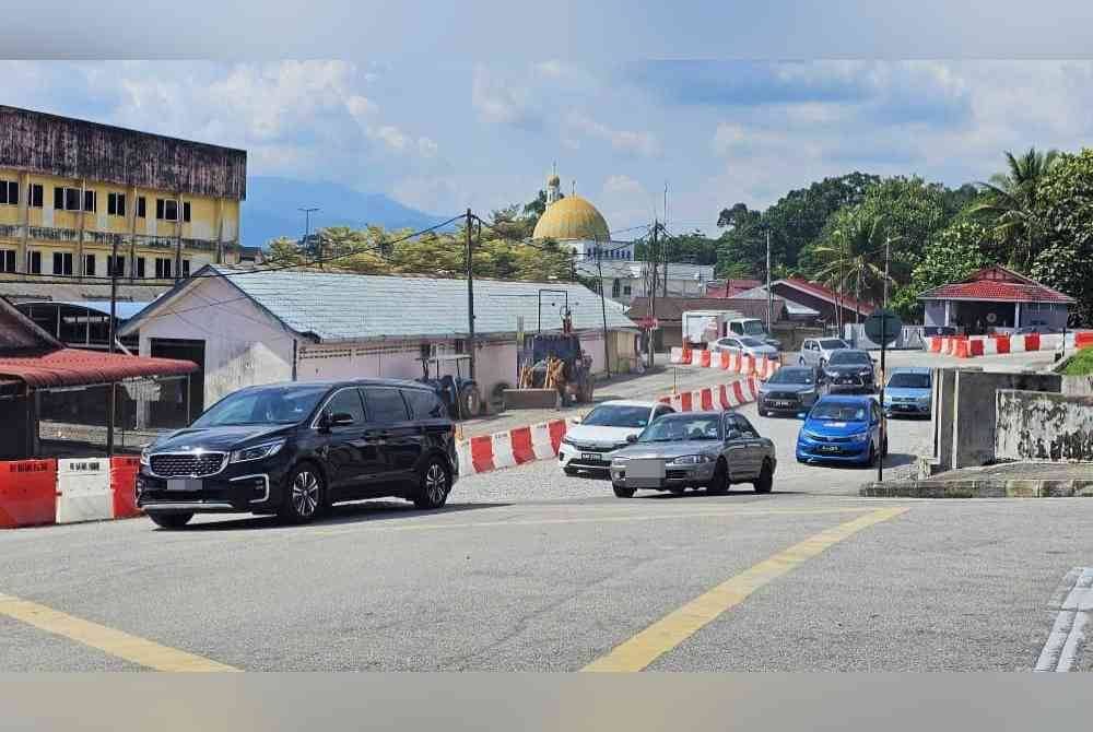 Sistem jalan sehala yang melibatkan Jalan Persekutuan FT 001 (Seksyen 539-540) dan Jalan Majlis di pekan Tapah mula dilaksanakan sepenuhnya pada 23 Ogos lalu.