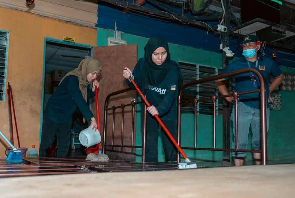 Operasi membersihkan Pusat Jagaan Wargatua Jasheira melibatkan pelbagai agensi.