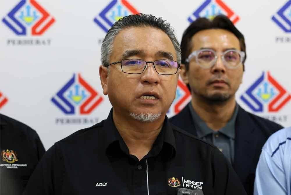 Adly Zahari pada sidang media selepas Program Pemerkasaan Usahawan Veteran ATM di sebuah resort hari ini. Foto Bernama