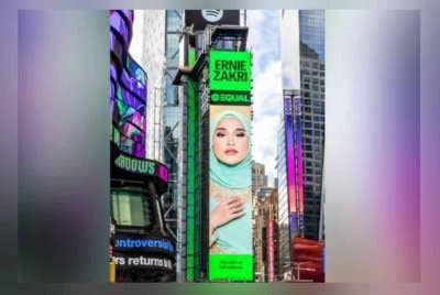 Wajah dan nama Ernie Zakri dipaparkan di papan iklan ikonik Times Square, New York untuk kali kedua.