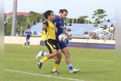 Sebahagian aksi di antara Perak FC menentang Sabah FC dalam saingan Liga Super di Stadium MPM di sini pada Sabtu.