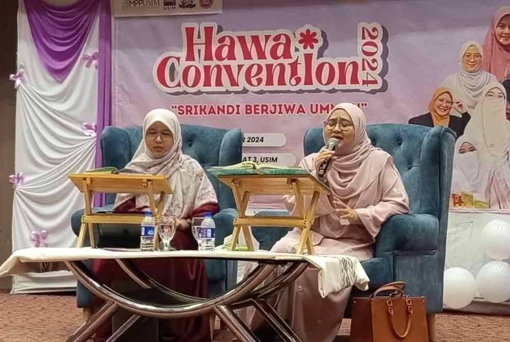 Ustazah Nony (kiri) bersama Johan Qariah Wilayah Persekutuan 2015 & 2017, Ustazah Noor Suhaiza Chulan.