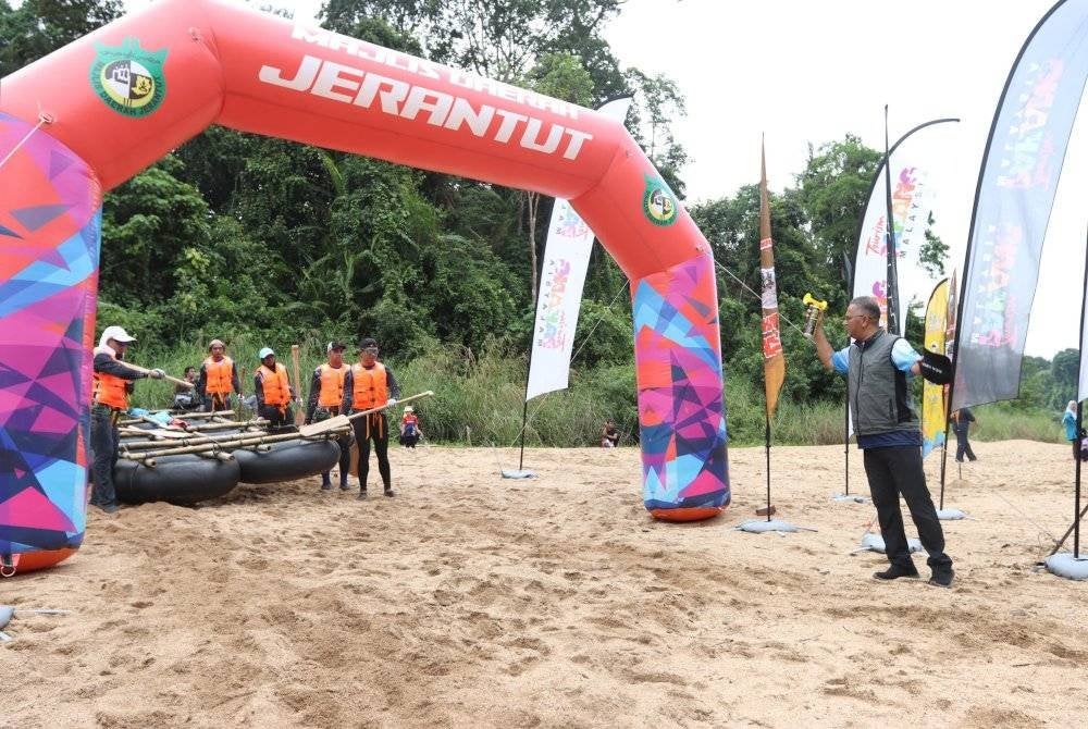 Kamarudin menyempurnakan pelepasan peserta Taman Negara Rakit Race 2024 di Taman Negara Pahang,Kuala Tahan pada Sabtu.