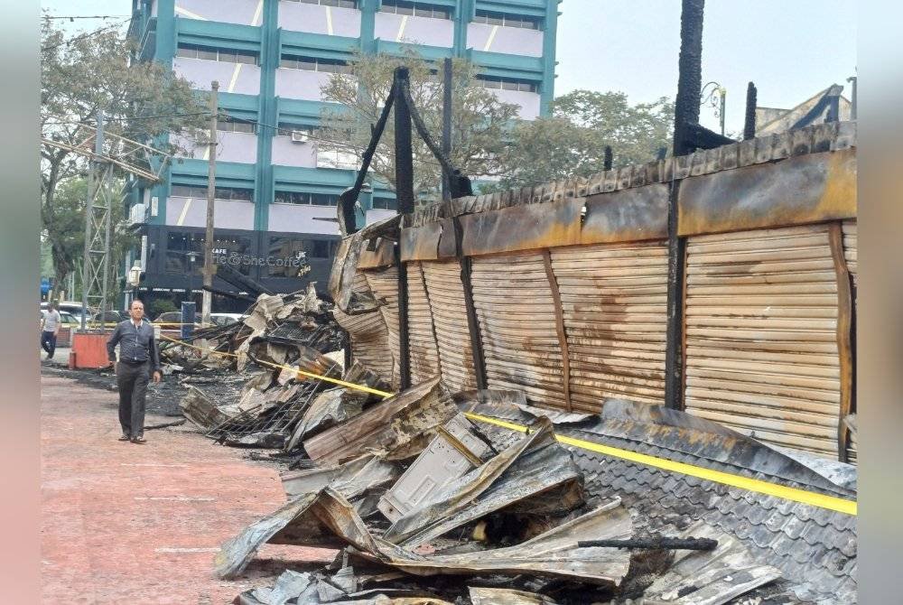 Sulaiman meninjau kedai miliknya yang 100 peratus musnah dalam kebakaran petang Sabtu.