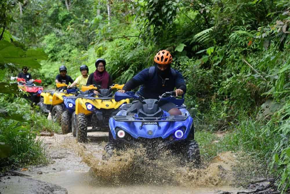 Antara aktiviti menarik di Kampung JKIN pada Program Media Teghojah Nismilan pada Ahad.