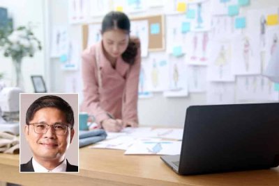 Agenda memperkasa wanita dalam pasaran kerja itu perlu diperkuat dengan sokongan dan peluang yang sesuai. Gambar kecil: Goh Lim Thye