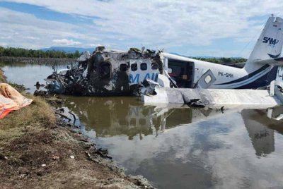 Keadaan pesawat milik syarikat penerbangan Indonesia, SAM Air yang terhempas di wilayah Gorontalo, Pulau Sulawesi pada Ahad mengorbankan kesemua yang berada di dalamnya. Foto Kemenhub RI
