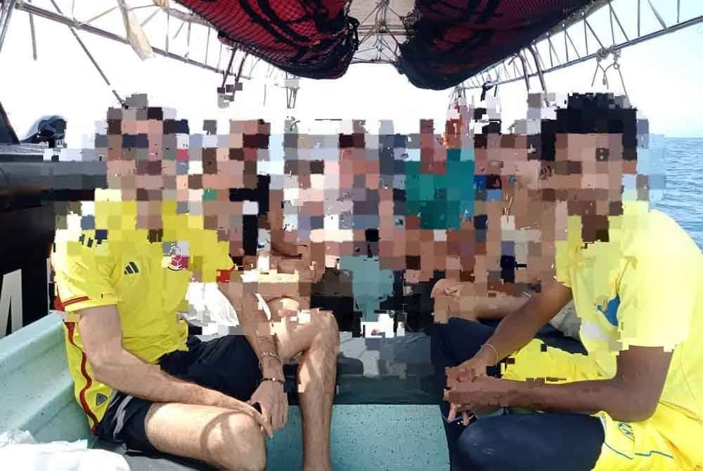 Ketika diperiksa, bot itu membawa lapan orang pelancong luar negara dari Pulau Perhentian menuju ke Pulau Rawa.