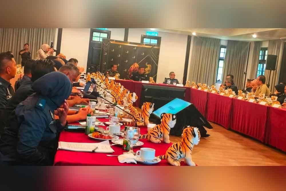 Mesyuarat Bersepadu OBK bersama pelbagai agensi di sebuah resort di Taman Negara pada Isnin.