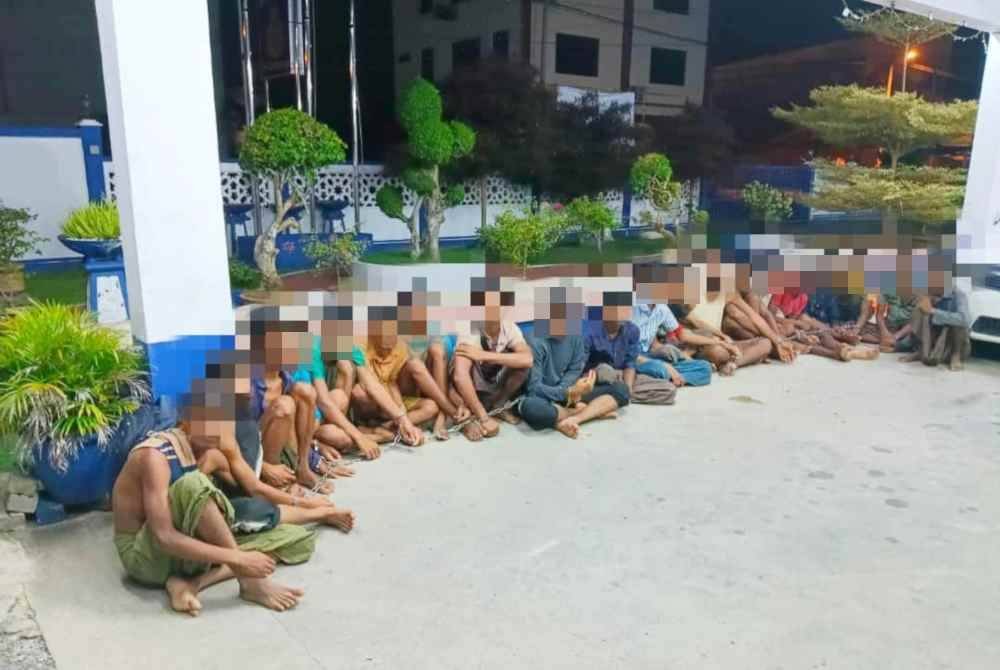 Seorang lelaki dicekup selepas dipercayai menyumbat 20 PATI warga Myanmar dalam Exora di Kampung Pohon Tanjong, Wakaf Bharu, Tumpat pada Ahad.