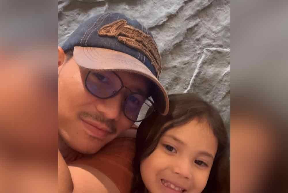 Fattah berkongsi momen bersama Aisya menerusi Instagramnya.