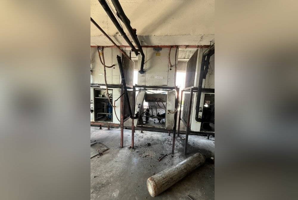 Letupan pendingin hawa di sebuah pusat pemborong di Chow Kit dipercayai berpunca semasa proses pengisian gas pada Isnin.