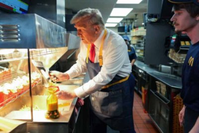 Calon Parti Republikan itu menyediakan kentang goreng dari proses menggoreng hingga memasukkan ke dalam bekas setelah diperasakan dengan garam. Foto Agensi