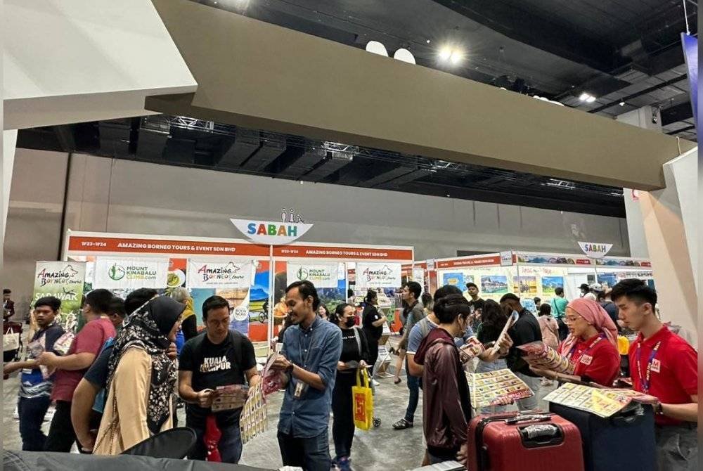 Orang ramai berkunjung ke reruai GM Klang bagi mendapatkan pelbagai barangan dengan harga berpatutan.