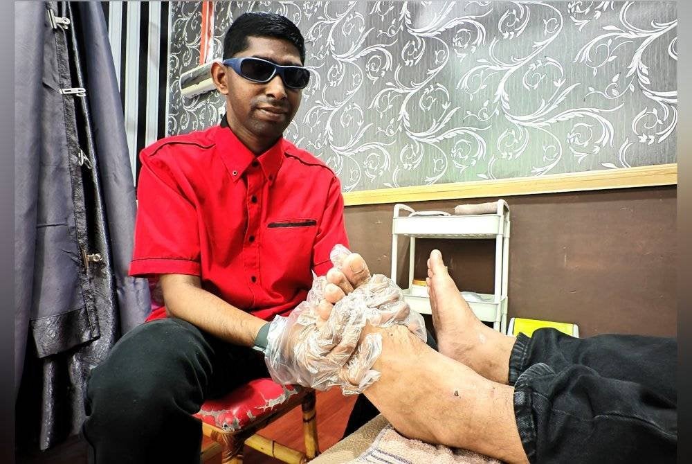 Mohd Imran menerima sekurang-kurangnya 10 pelanggan sehari.