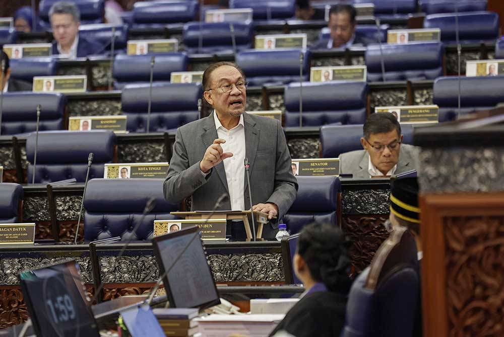Anwar pada Persidangan Dewan Rakyat sempena Mesyuarat Ketiga Penggal Ketiga Parlimen ke-15 di Bangunan Parlimen pada Selasa. Foto Bernama