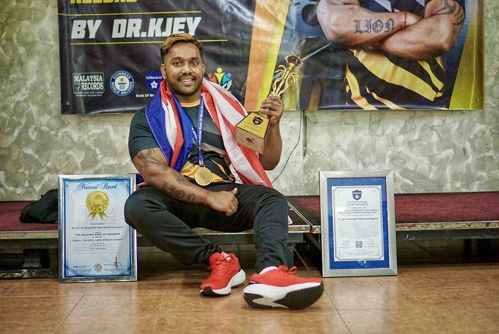 Kjey bersama sijil pengiktirafan daripada IBOWR dan MBOR.