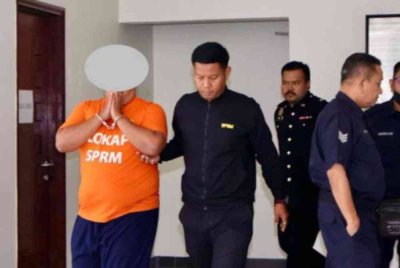 Perintah reman terhadap lelaki berusia 46 tahun itu dikeluarkan bagi membantu siasatan di bawah Seksyen 23 Akta SPRM 2009.