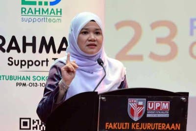 Fadhlina menyampaikan ucapan pada Majlis Perasmian Pertandingan Inovasi Sosial Kesihatan Mental 2024 di Universiti Putra Malaysia (UPM) pada Rabu. Foto Bernama