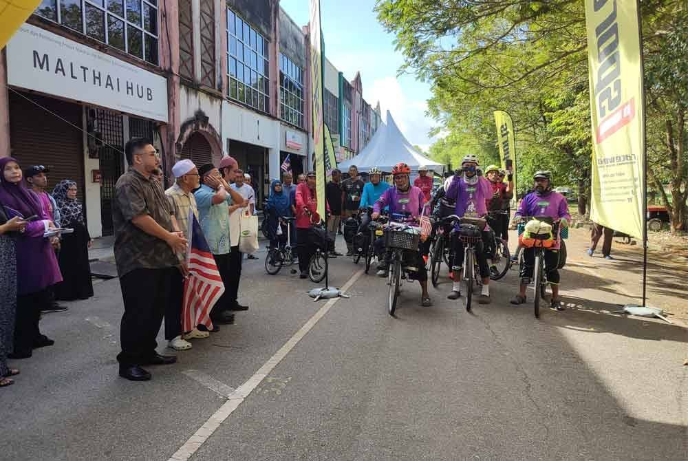 Laungan azan mengiringi Majlis Pelepasan Kembara Anak Kedah di Shahab Perdana,di sini,pada Khamis.