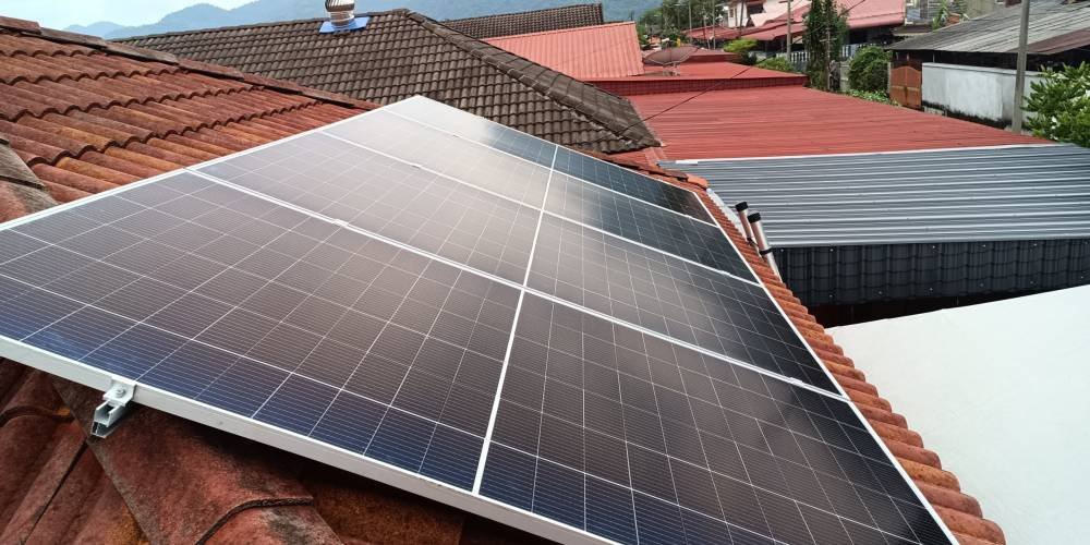 Pemasangan panel solar di kawasan kediaman akan memberikan manfaat kepada penggunanya.