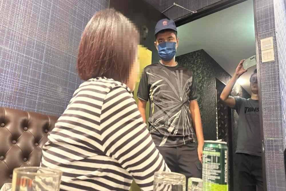 Antara wanita warga Korea Selatan yang ditahan JIM Kuala Lumpur dalam serbuan di sebuah premis KTV di Solaris, pada Jumaat.