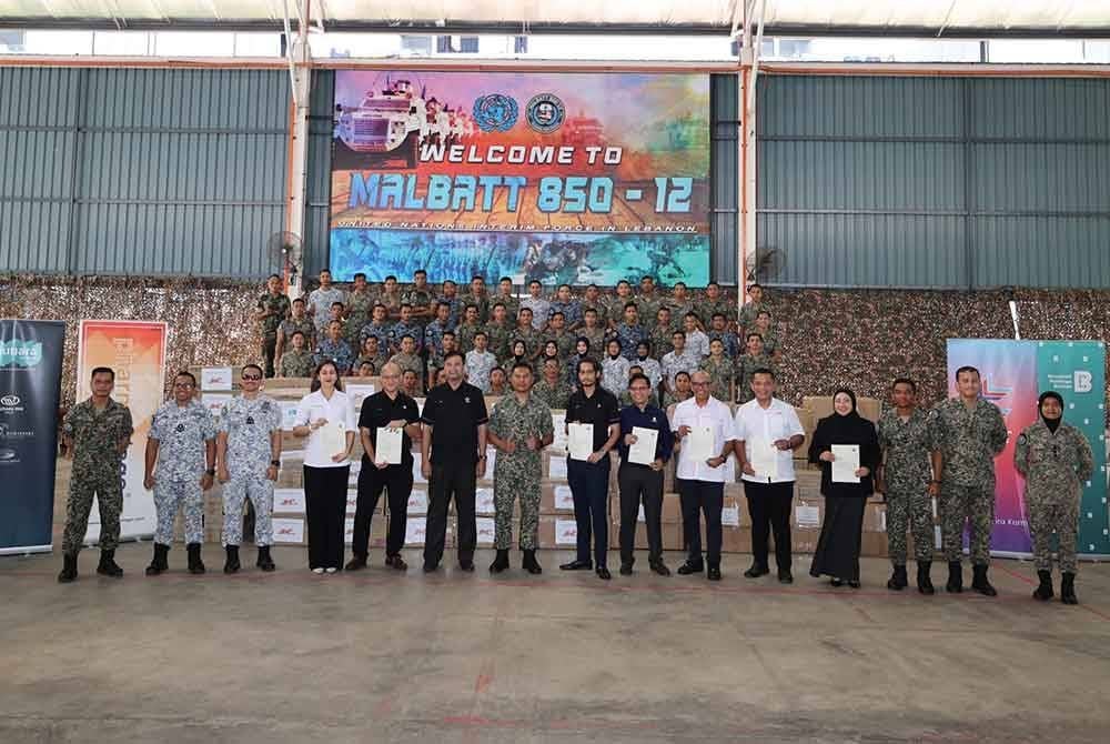 Majlis penyerahan sumbangan keperluan asas daripada LTAT dan Kumpulan Syarikatnya kepada kontinjen MALBATT 850-12 yang diwakili Komander Kol Johan Effendi Mohd Shalleh.