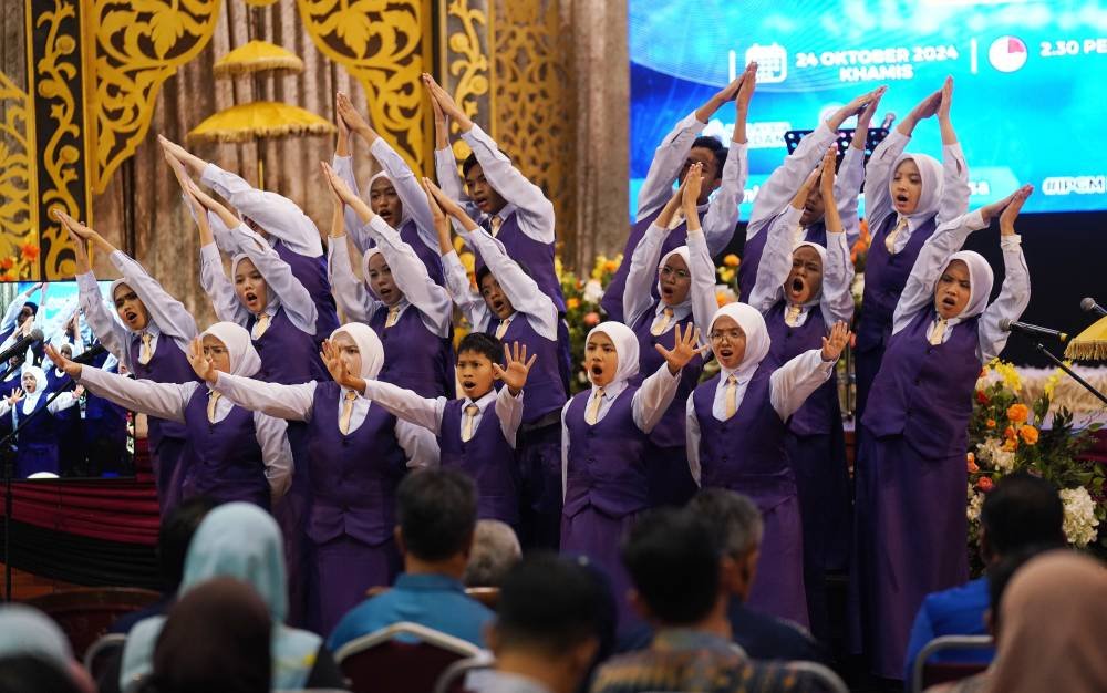 Persembahan oleh pelajar pada Karnival MBMMBI Peringkat Kebangsaan 2024.