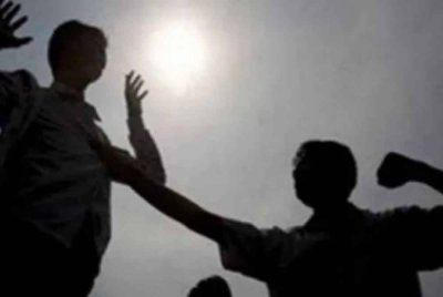 Seorang lelaki berusia 70 tahun maut selepas bergaduh dengan jirannya di Johar Baru di sini, pada Ahad lalu. Foto hiasan Agensi