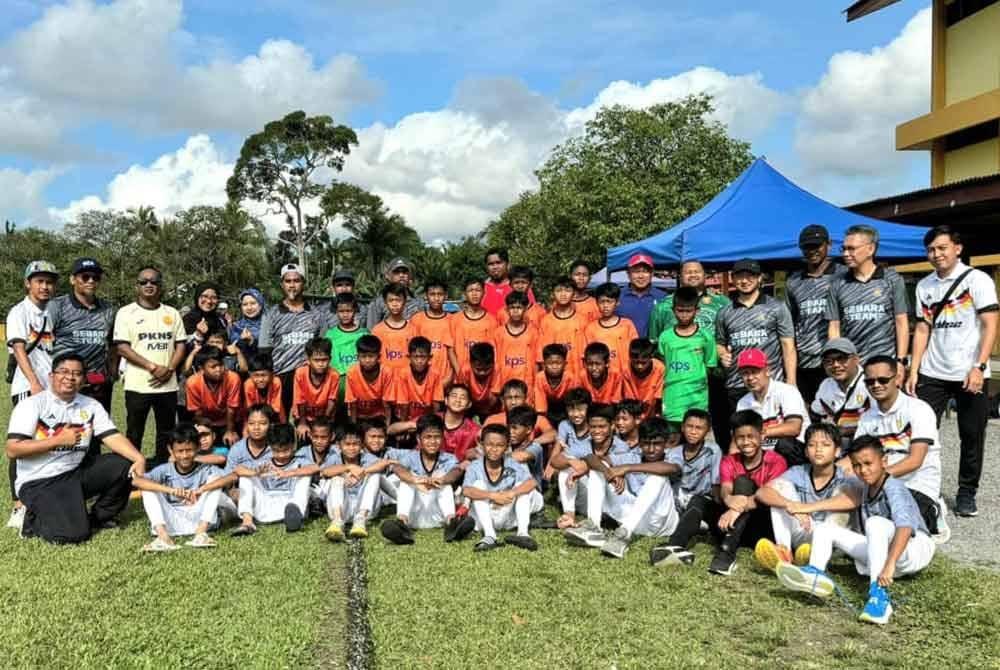 Sokongan padu warga Bandar Baru Selayang (2) nyalakan semangat pemain-pemain.