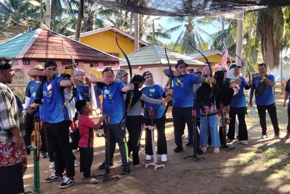 Pertandingan memanah yang disertai media dan kakitangan PERKESO sempena Program Tautan Kasih PERKESO Bersama Media Kelantan pada Jumaat.
