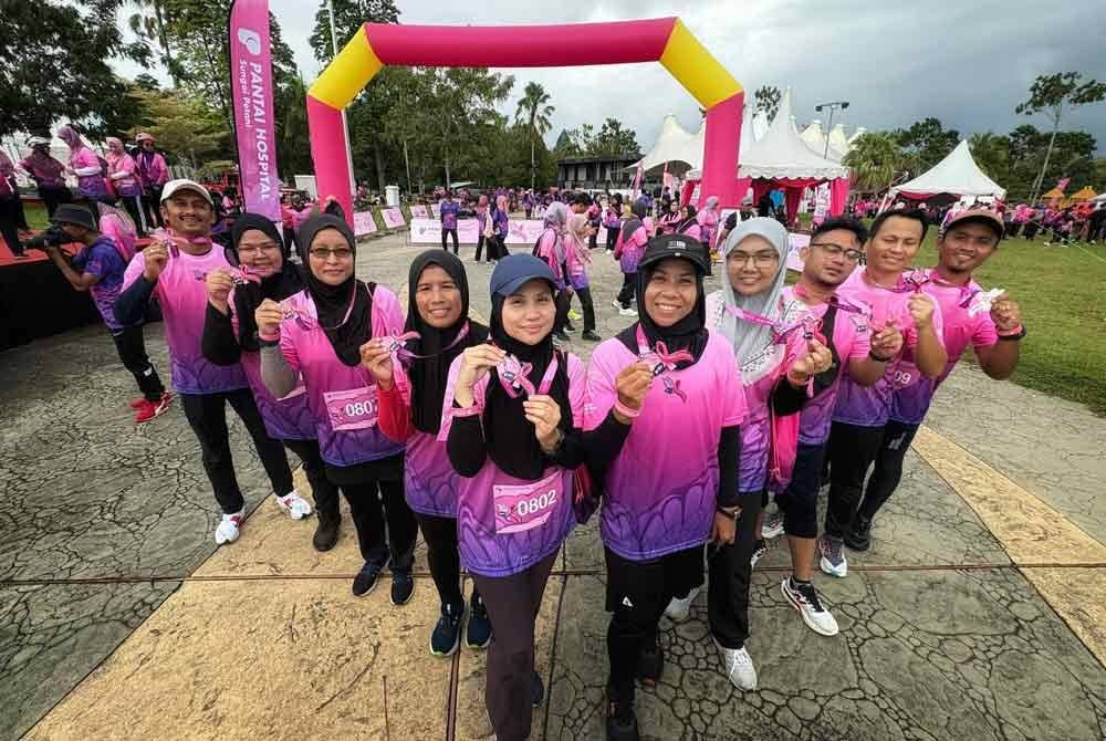 Sekumpulan pengamal media negeri Kedah turut tidak melepaskan peluang menyertai larian santai 5KM sebagai tanda sokongan.
