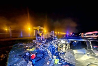 Keadaan Mitsubishi Xpander yang terlibat dalam kemalangan di berhampiran Kem TUDM di Batu 10, Jalan Kuantan-Maran. Foto JBPM Pahang