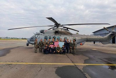 TUDM menggerakkan sebuah helikopter EC 725 AP dari No 5 Skuadron, Pangkalan Udara Labuan bagi Bantuan Misi Kemanusiaan ke Filipina, susulan Taufan Tropika Kristine - Foto: FB TUDM